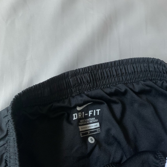 Nike dri fit running shorts - Picture 3 of 4